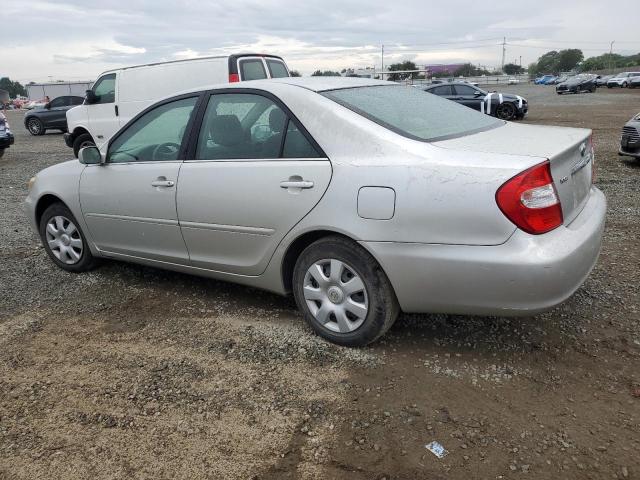 4T1BE32K34U897867 - 2004 TOYT CAMRY LE SILVER photo 2