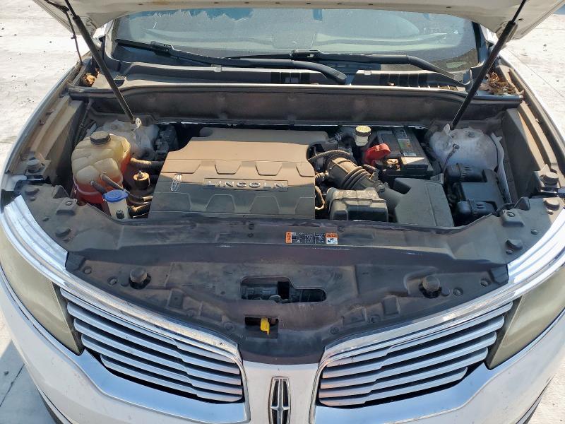 2LMTJ6LR2GBL44736 - 2016 LINCOLN MKX RESERVE WHITE photo 12