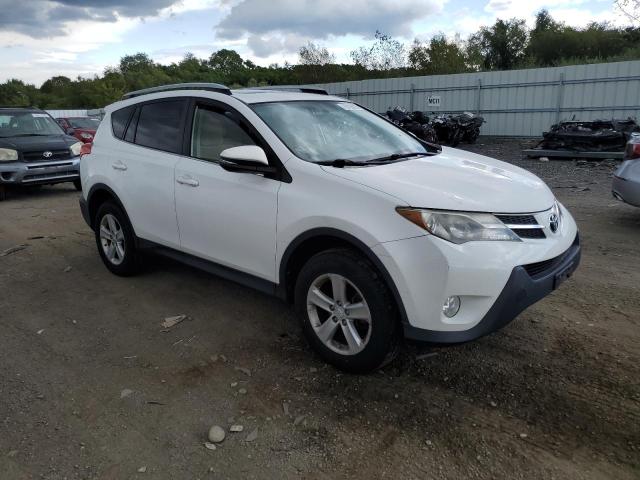 JTMRFREV5D5008862 - 2013 TOYOTA RAV4 XLE WHITE photo 4