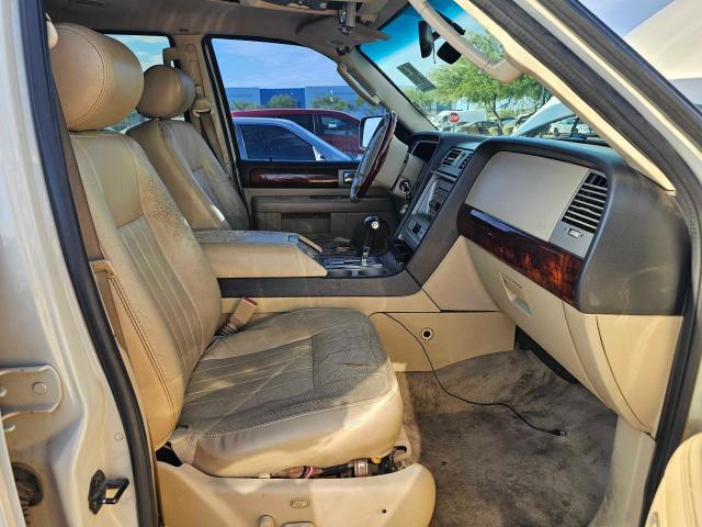 5LMFU27505LJ03963 - 2005 LINCOLN NAVIGATOR ბეჟი ფოტო 5