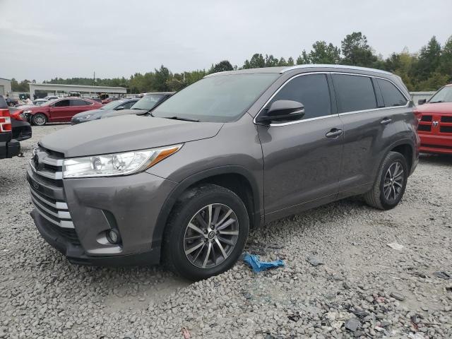 5TDKZRFH2JS530937 - 2018 TOYOTA HIGHLANDER SE GRAY photo 1