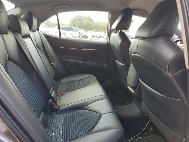 4T1B11HK0JU134918 - 2018 TOYOTA CAMRY L GRAY photo 10