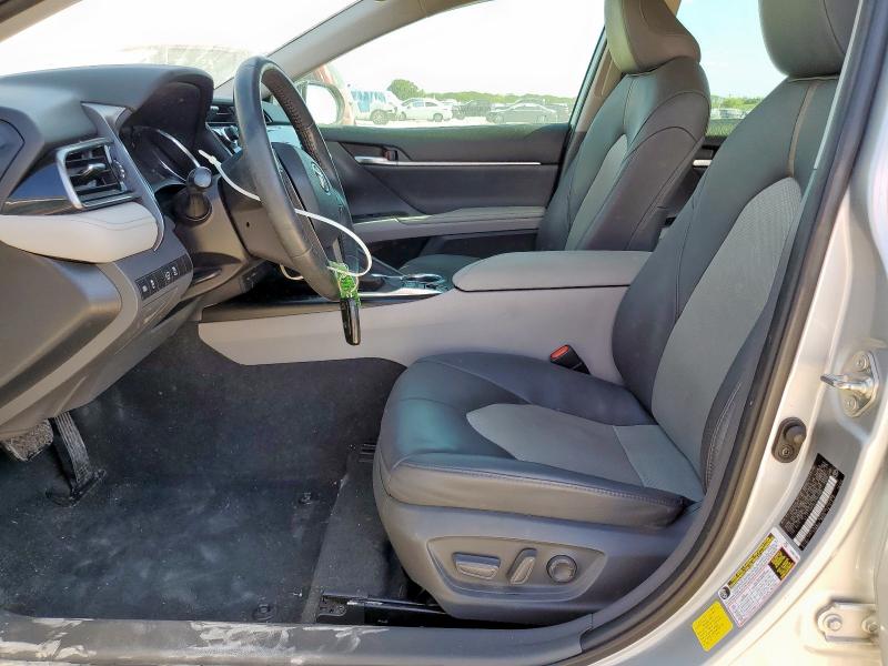 4T1F11AK9LU391560 - 2020 TOYOTA CAMRY XLE SILVER photo 7