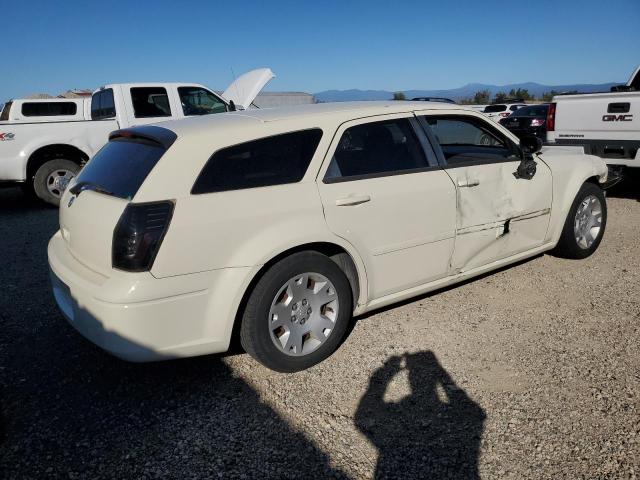 2D8FV48T05H565788 - 2005 DODGE MAGNUM SE WHITE photo 3