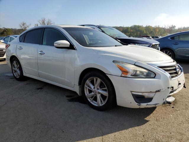 1N4AL3AP3DN539493 - 2013 NISSAN ALTIMA 2.5 WHITE photo 4