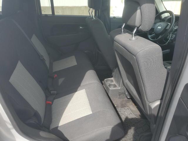1J4PN2GK4AW119083 - 2010 JEEP LIBERTY SPORT SILVER photo 11