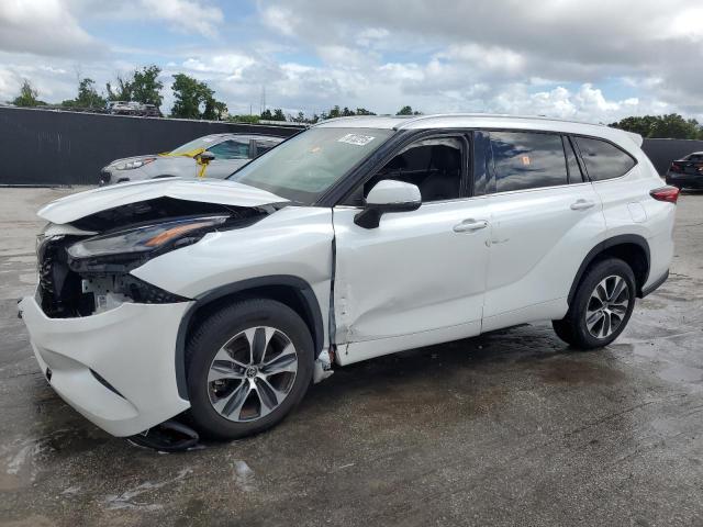 2022 TOYOTA HIGHLANDER XLE, 
