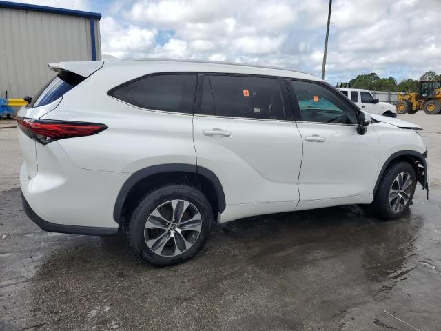 5TDGZRAHXNS551425 - 2022 TOYOTA HIGHLANDER XLE WHITE photo 3