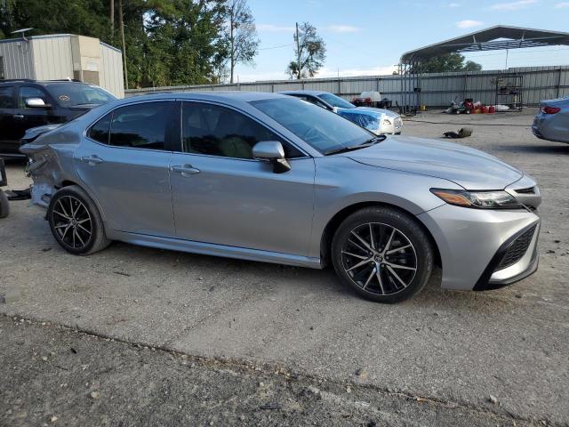 4T1G11AK3RU917324 - 2024 TOYOTA CAMRY SE NIGHT SHADE SILVER photo 4