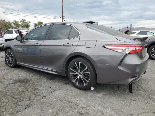 4T1G31AK2LU519524 - 2020 TOYOTA CAMRY SE GRAY photo 2