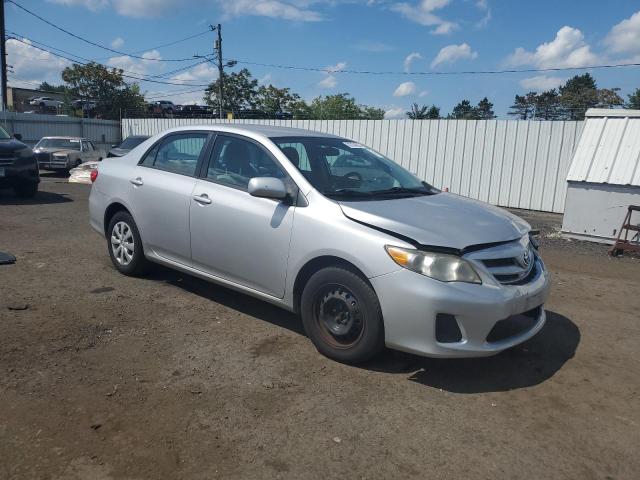 2T1BU4EE3BC703075 - 2011 TOYOTA COROLLA BASE Արծաթագույն լուսանկար 4