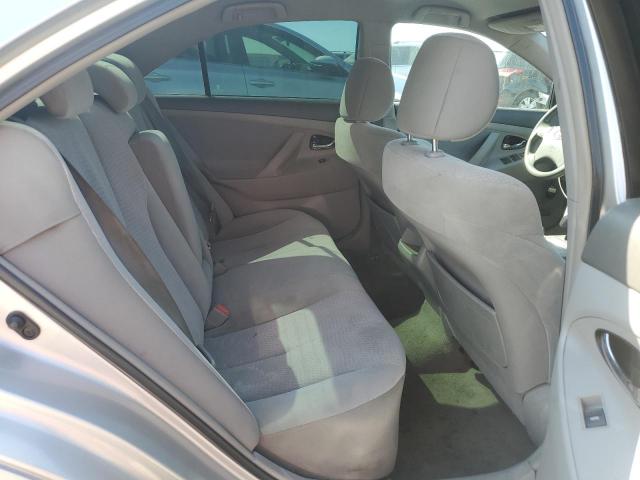 4T4BF3EK7BR153605 - 2011 TOYOTA CAMRY BASE Silber Foto 10