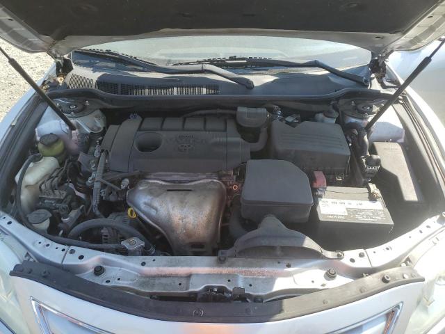4T4BF3EK7BR153605 - 2011 TOYOTA CAMRY BASE Silber Foto 11