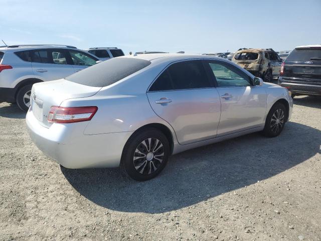 4T4BF3EK7BR153605 - 2011 TOYOTA CAMRY BASE Silber Foto 3