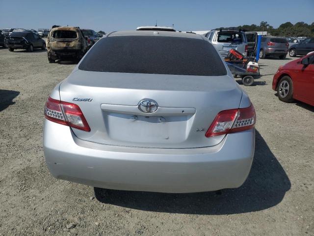 4T4BF3EK7BR153605 - 2011 TOYOTA CAMRY BASE Silber Foto 6