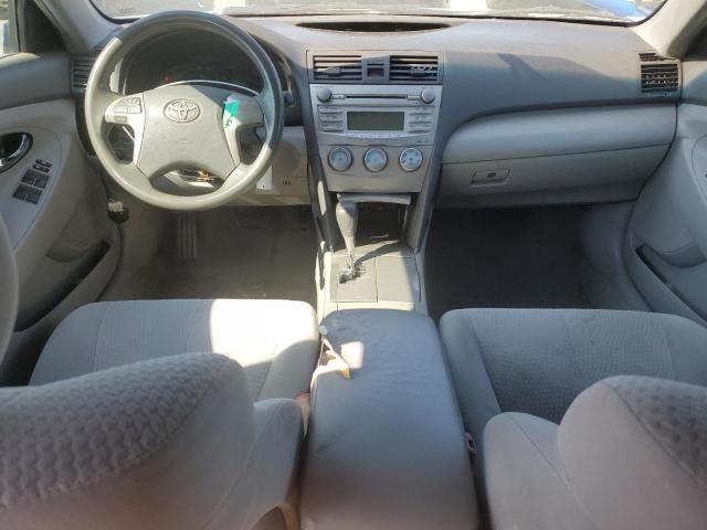 4T4BF3EK7BR153605 - 2011 TOYOTA CAMRY BASE Silber Foto 8