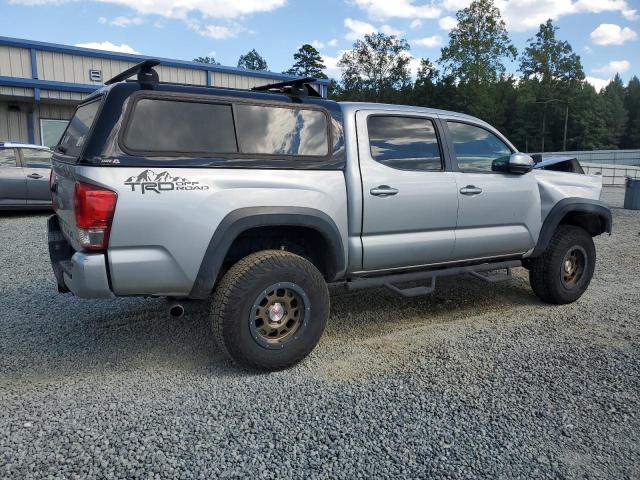 3TMCZ5AN4HM068269 - 2017 TOYOTA TACOMA DOUBLE CAB SILVER photo 3