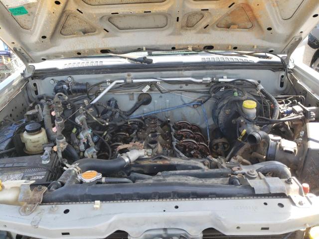 1N6ED26Y92C355170 - 2002 NISSAN FRONTIER KING CAB XE SILVER photo 11