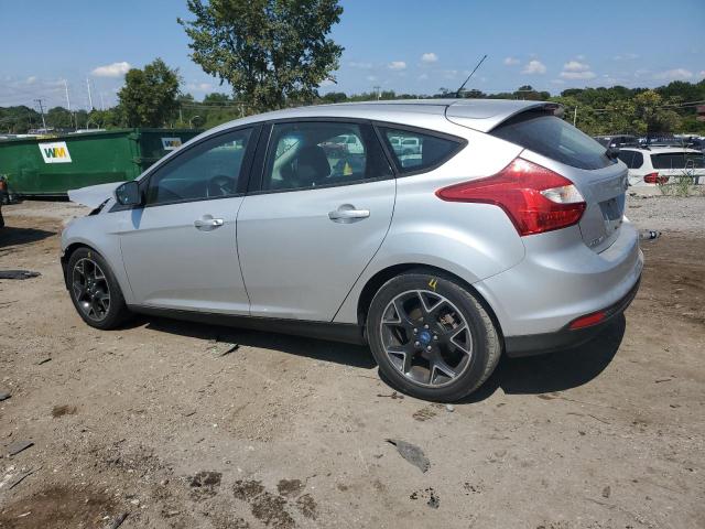 1FAHP3K26CL370005 - 2012 FORD FOCUS SE SILVER photo 2