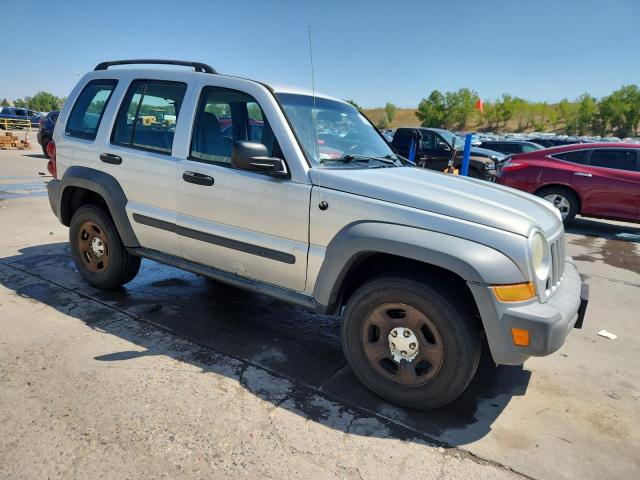 1J4GL48KX6W182180 - 2006 JEEP LIBERTY SPORT فضي صورة 4