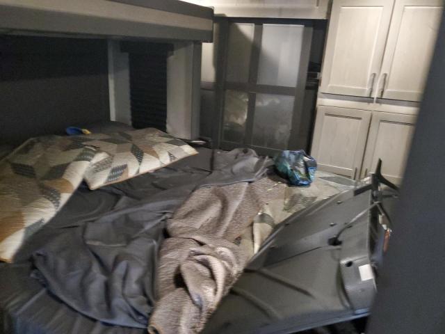 4YDF35923M1533167 - 2021 KEYSTONE SPRINTER WHITE photo 5