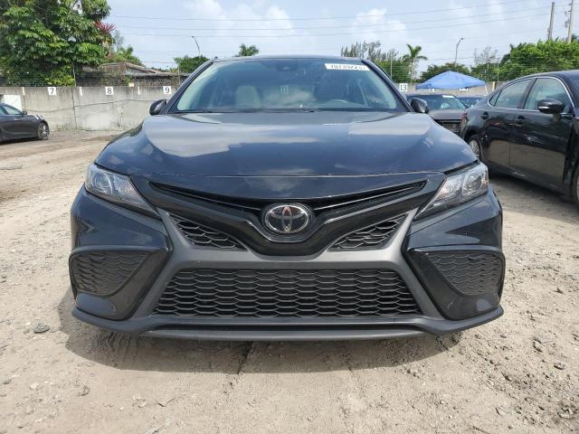 4T1T11AK5PU725821 - 2023 TOYOTA CAMRY SE NIGHT SHADE BLACK photo 5