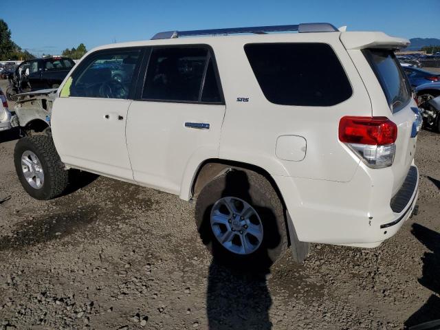 JTEZU5JR2A5005562 - 2010 TOYOTA 4RUNNER SR5 WHITE photo 2