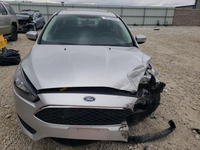 1FADP3M27JL258256 - 2018 FORD FOCUS SEL SILVER photo 5