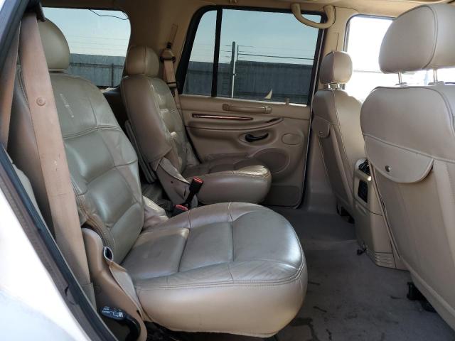 5LMFU28R82LJ15145 - 2002 LINCOLN NAVIGATOR WHITE photo 11