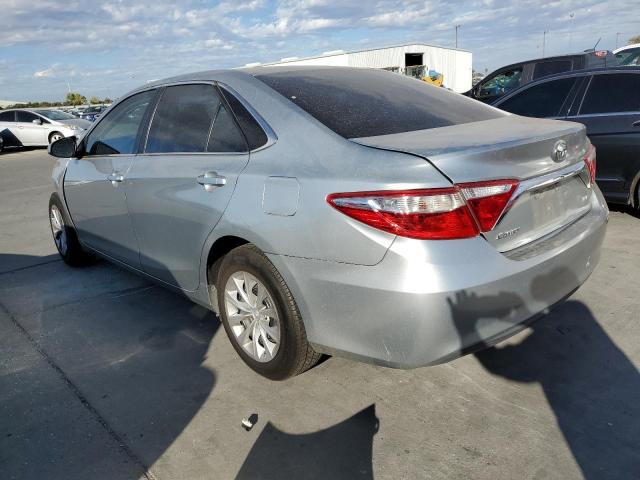 4T4BF1FK7FR487111 - 2015 TOYOTA CAMRY LE SILVER photo 2