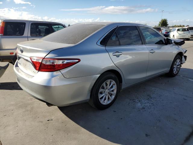 4T4BF1FK7FR487111 - 2015 TOYOTA CAMRY LE SILVER photo 3