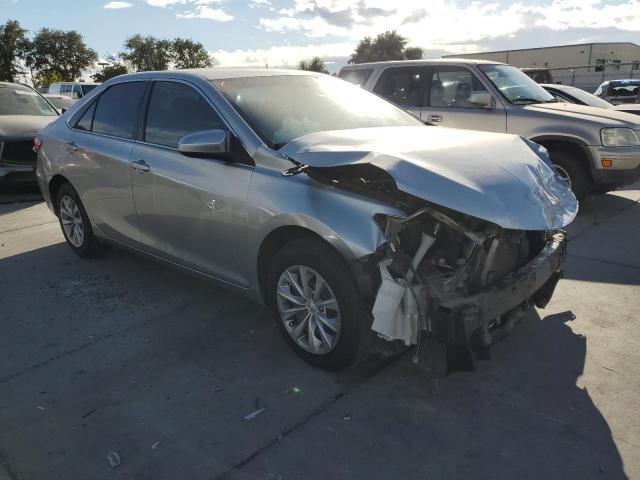4T4BF1FK7FR487111 - 2015 TOYOTA CAMRY LE SILVER photo 4