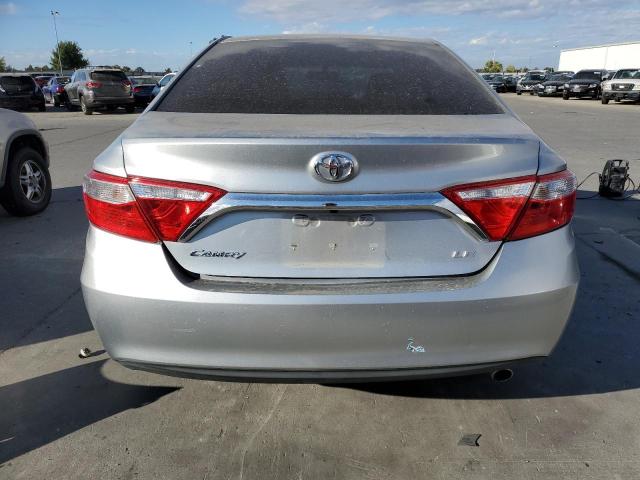 4T4BF1FK7FR487111 - 2015 TOYOTA CAMRY LE SILVER photo 6