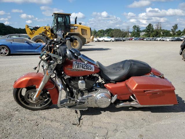 1HD1KB415BB666306 - 2011 HARLEY-DAVIDSON FLHX ORANGE photo 3