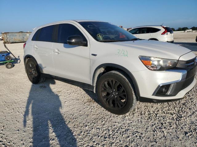 JA4AP3AU5JU004889 - 2018 MITSUBISHI OUTLANDER ES WHITE photo 4