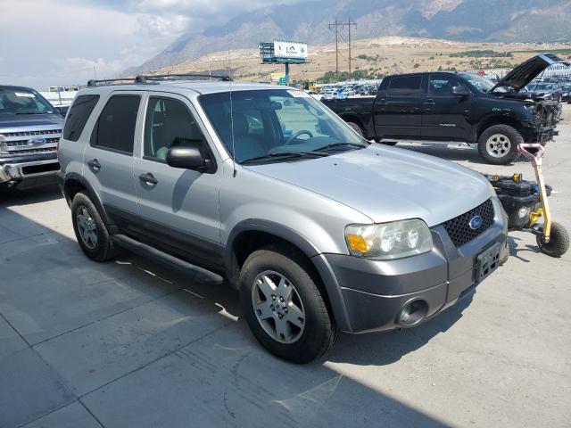 1FMCU93165KA28175 - 2005 FORD ESCAPE XLT SILVER photo 4