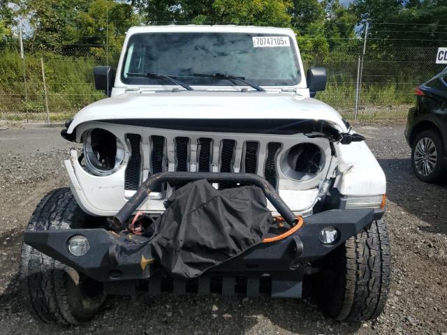 1C4HJXEG9JW131781 - 2018 JEEP WRANGLER UNLIMITED SAHARA WHITE photo 5