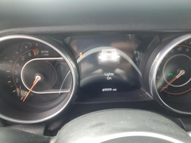 1C4HJXEG9JW131781 - 2018 JEEP WRANGLER UNLIMITED SAHARA WHITE photo 9