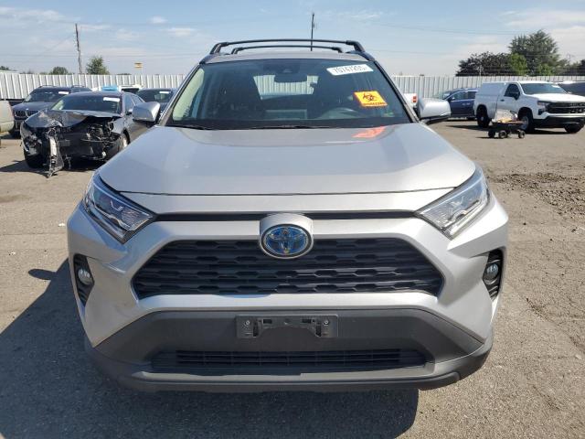4T3RWRFV4LU002959 - 2020 TOYOTA RAV4 XLE SILVER photo 5