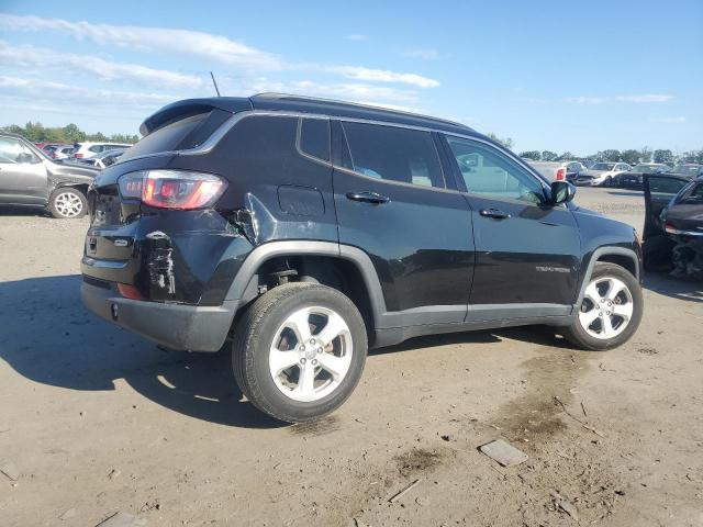 3C4NJDBB8HT660911 - 2017 JEEP COMPASS LATITUDE Czarny zdjęcie 3