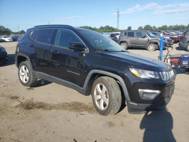 3C4NJDBB8HT660911 - 2017 JEEP COMPASS LATITUDE Czarny zdjęcie 4