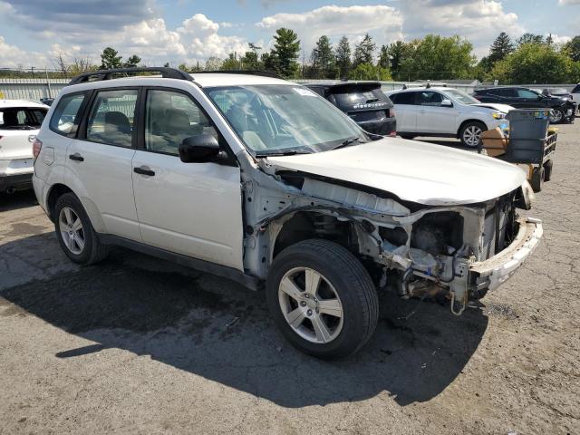 JF2SHABC0DG424937 - 2013 SUBARU FORESTER 2.5X Белый фото 4