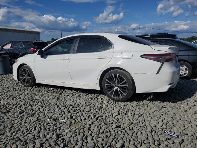 4T1B11HK5JU545389 - 2018 TOYOTA CAMRY L WHITE photo 2