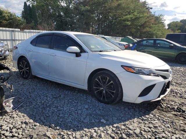 4T1B11HK5JU545389 - 2018 TOYOTA CAMRY L WHITE photo 4