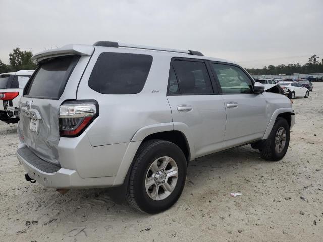 JTEMU5JR8M5841889 - 2021 TOYOTA 4RUNNER SR5/SR5 PREMIUM 银色 照片 3
