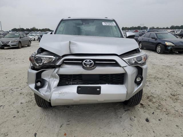 JTEMU5JR8M5841889 - 2021 TOYOTA 4RUNNER SR5/SR5 PREMIUM 银色 照片 5