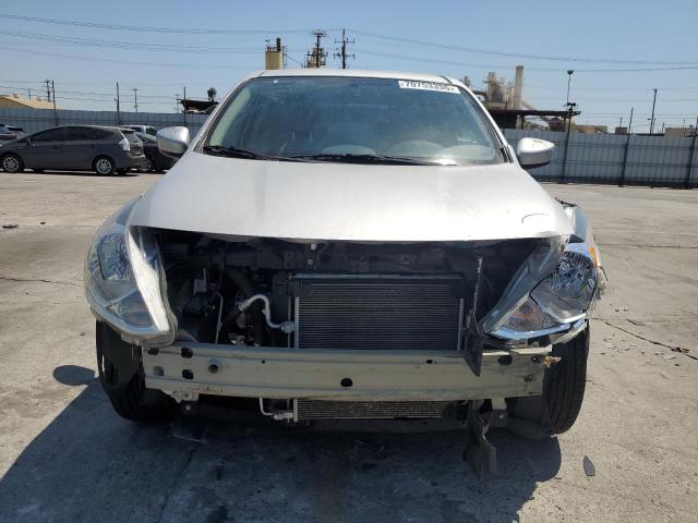 3N1CN7AP9KL859406 - 2019 NISSAN VERSA S SILVER photo 5