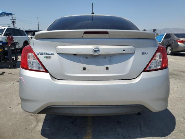 3N1CN7AP9KL859406 - 2019 NISSAN VERSA S SILVER photo 6