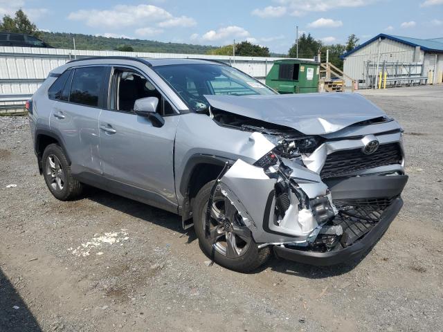 2T3P1RFVXRC408051 - 2024 TOYOTA RAV4 XLE SILVER photo 4