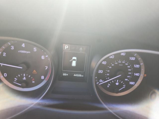 5NMZU3LB6JH104228 - 2018 HYUNDAI SANTA FE S WHITE photo 9